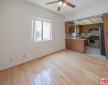 1246 E Lexington Drive - Photo Thumbnail 8