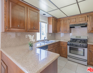 1246 E Lexington Drive - Photo Thumbnail 10