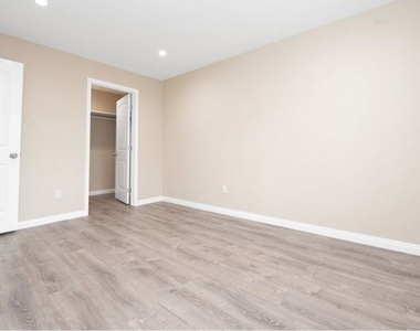 2742 S Rimpau Boulevard - Photo Thumbnail 5