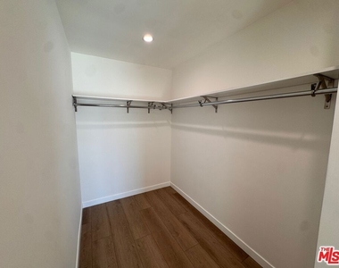 3235 Andrita Street - Photo Thumbnail 10