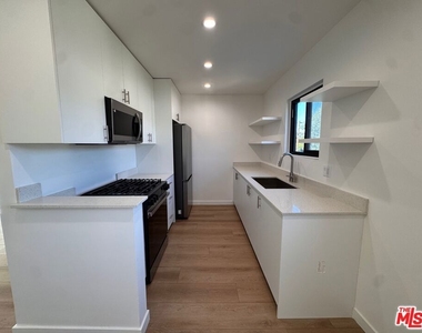 3235 Andrita Street - Photo Thumbnail 5