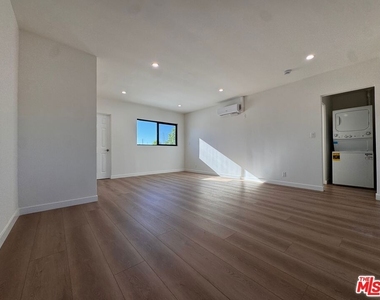 3235 Andrita Street - Photo Thumbnail 3