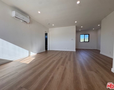 3235 Andrita Street - Photo Thumbnail 7
