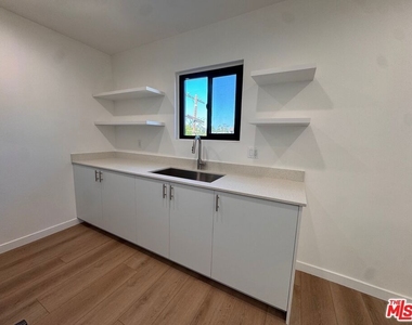 3235 Andrita Street - Photo Thumbnail 4