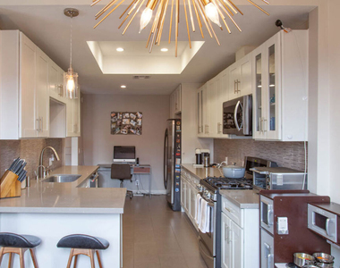 1271 Granville Avenue - Photo Thumbnail 6