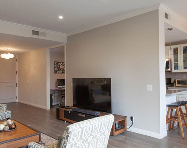 1271 Granville Avenue - Photo Thumbnail 10