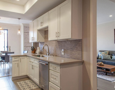 1271 Granville Avenue - Photo Thumbnail 3