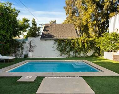 327 N Edinburgh Avenue - Photo Thumbnail 5