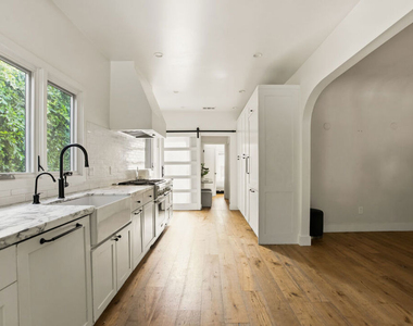 327 N Edinburgh Avenue - Photo Thumbnail 24