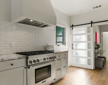 327 N Edinburgh Avenue - Photo Thumbnail 23