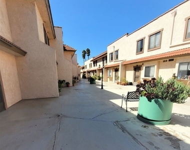 4365 Mclaughlin Avenue - Photo Thumbnail 2