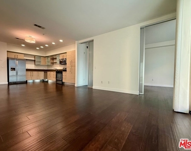 1234 Wilshire Boulevard - Photo Thumbnail 2