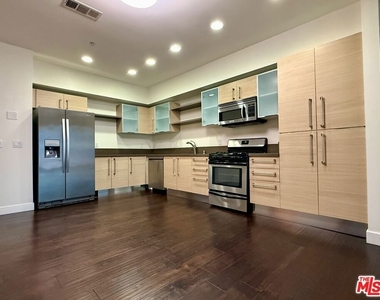 1234 Wilshire Boulevard - Photo Thumbnail 3