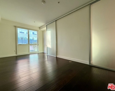 1234 Wilshire Boulevard - Photo Thumbnail 4