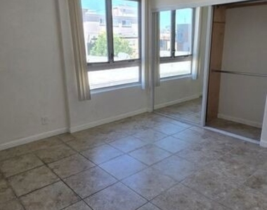 1748 Colby Avenue - Photo Thumbnail 10
