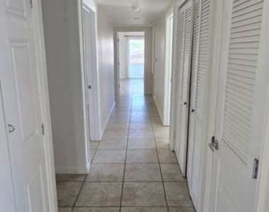 1748 Colby Avenue - Photo Thumbnail 11