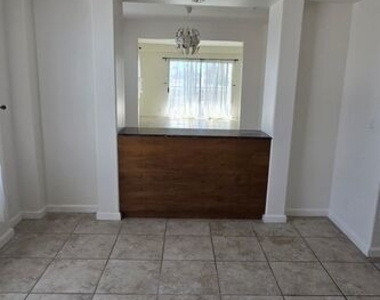 1748 Colby Avenue - Photo Thumbnail 4