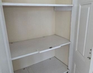 1748 Colby Avenue - Photo Thumbnail 9