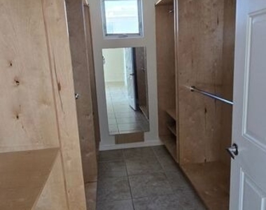 1748 Colby Avenue - Photo Thumbnail 15