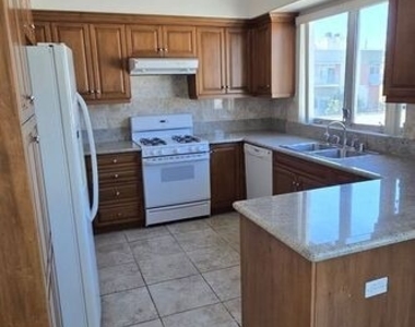1748 Colby Avenue - Photo Thumbnail 5