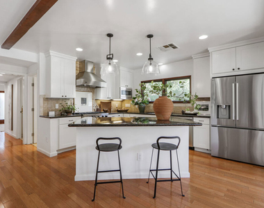 2130 Manning Avenue - Photo Thumbnail 7