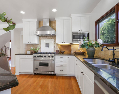 2130 Manning Avenue - Photo Thumbnail 8