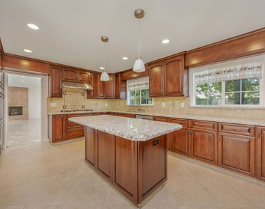 3315 Crail Way - Photo Thumbnail 6