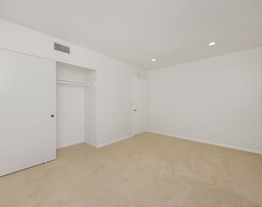 3315 Crail Way - Photo Thumbnail 17