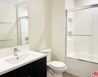 1122 Gayley Avenue - Photo Thumbnail 7