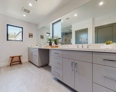 1824 Stearns Drive - Photo Thumbnail 15