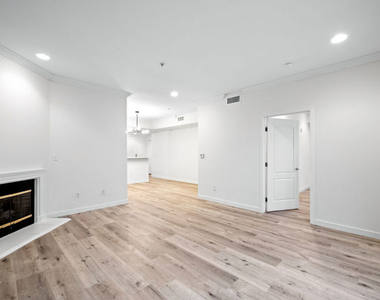 2335 S Bentley Avenue - Photo Thumbnail 6