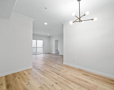 2335 S Bentley Avenue - Photo Thumbnail 2
