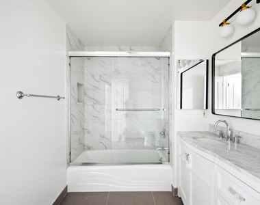 2335 S Bentley Avenue - Photo Thumbnail 10
