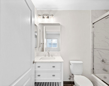 2335 S Bentley Avenue - Photo Thumbnail 15