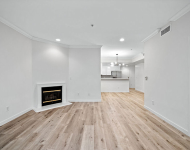 2335 S Bentley Avenue - Photo Thumbnail 5