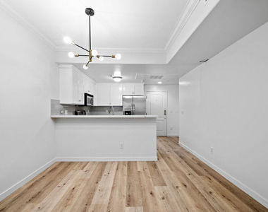 2335 S Bentley Avenue - Photo Thumbnail 3