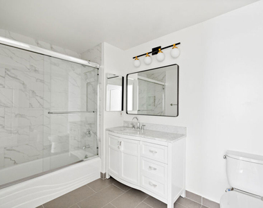 2335 S Bentley Avenue - Photo Thumbnail 9