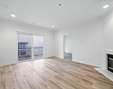 2335 S Bentley Avenue - Photo Thumbnail 4