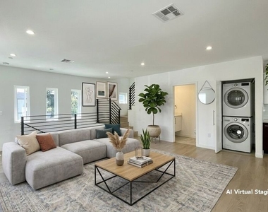 5230 Satsuma Avenue - Photo Thumbnail 2