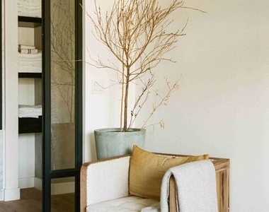 818 N Doheny Drive - Photo Thumbnail 16