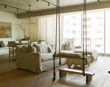 818 N Doheny Drive - Photo Thumbnail 2
