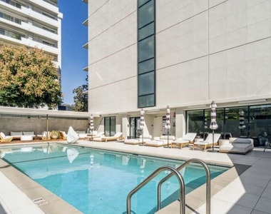 818 N Doheny Drive - Photo Thumbnail 26