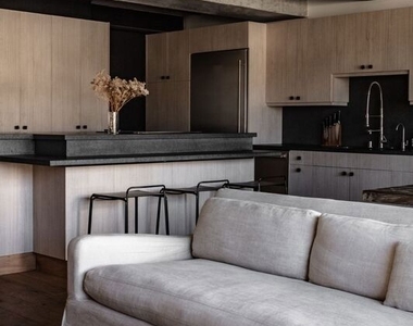 818 N Doheny Drive - Photo Thumbnail 1