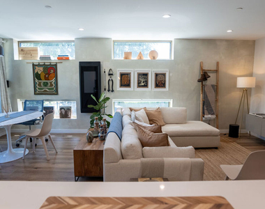 2811 Waverly Drive - Photo Thumbnail 6