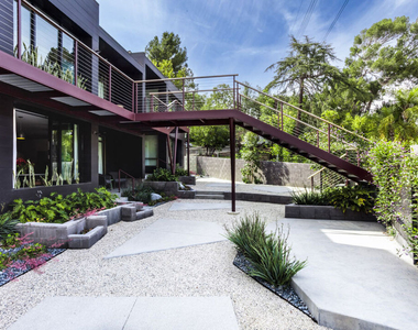 2811 Waverly Drive - Photo Thumbnail 2