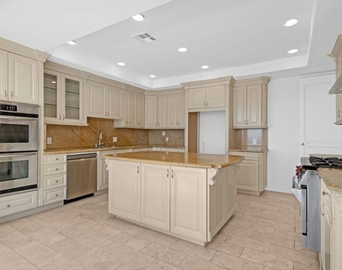 16910 W Sunset Boulevard - Photo Thumbnail 7
