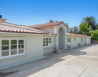 16910 W Sunset Boulevard - Photo Thumbnail 24