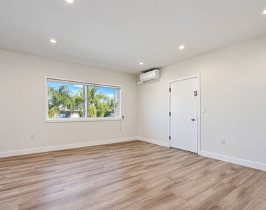 6350 Willoughby Avenue - Photo Thumbnail 8