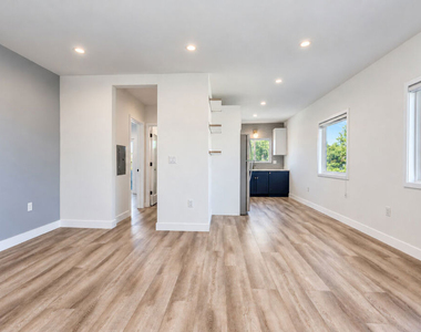 6350 Willoughby Avenue - Photo Thumbnail 6