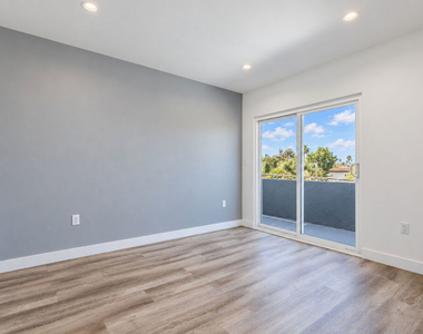 6350 Willoughby Avenue - Photo Thumbnail 13